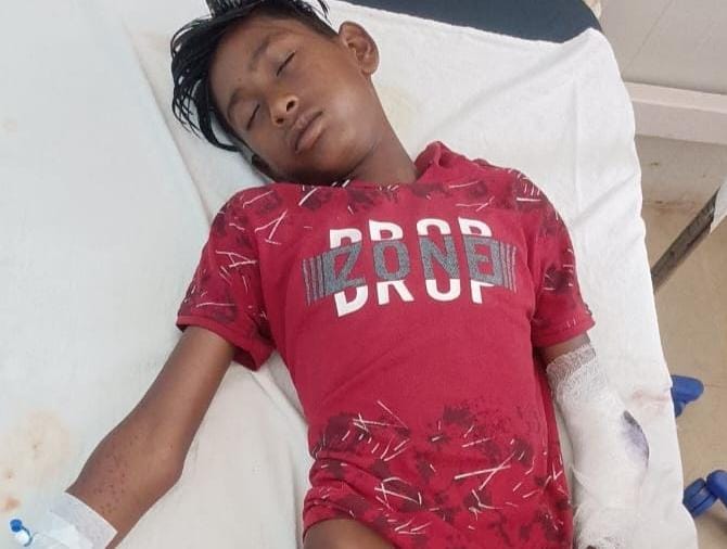 खूंटी: घर के बाहर खेल रहे नाबालिग को बदमाशों ने मारी गोली, जानें फिर क्या हुआ 