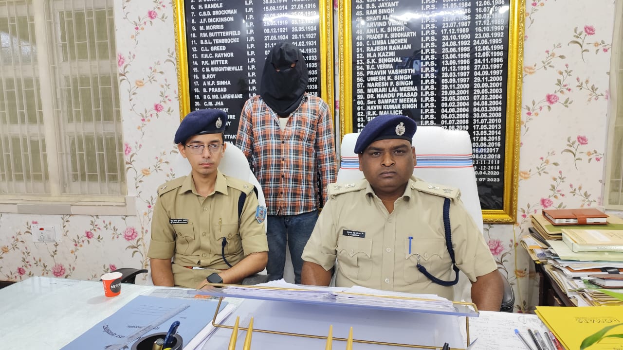 दुमका: वासना में अंधे चचेरे चाचा ने किया रिश्तों का कत्ल, दुष्कर्म के बाद कर दी नाबालिग भतीजी की हत्या