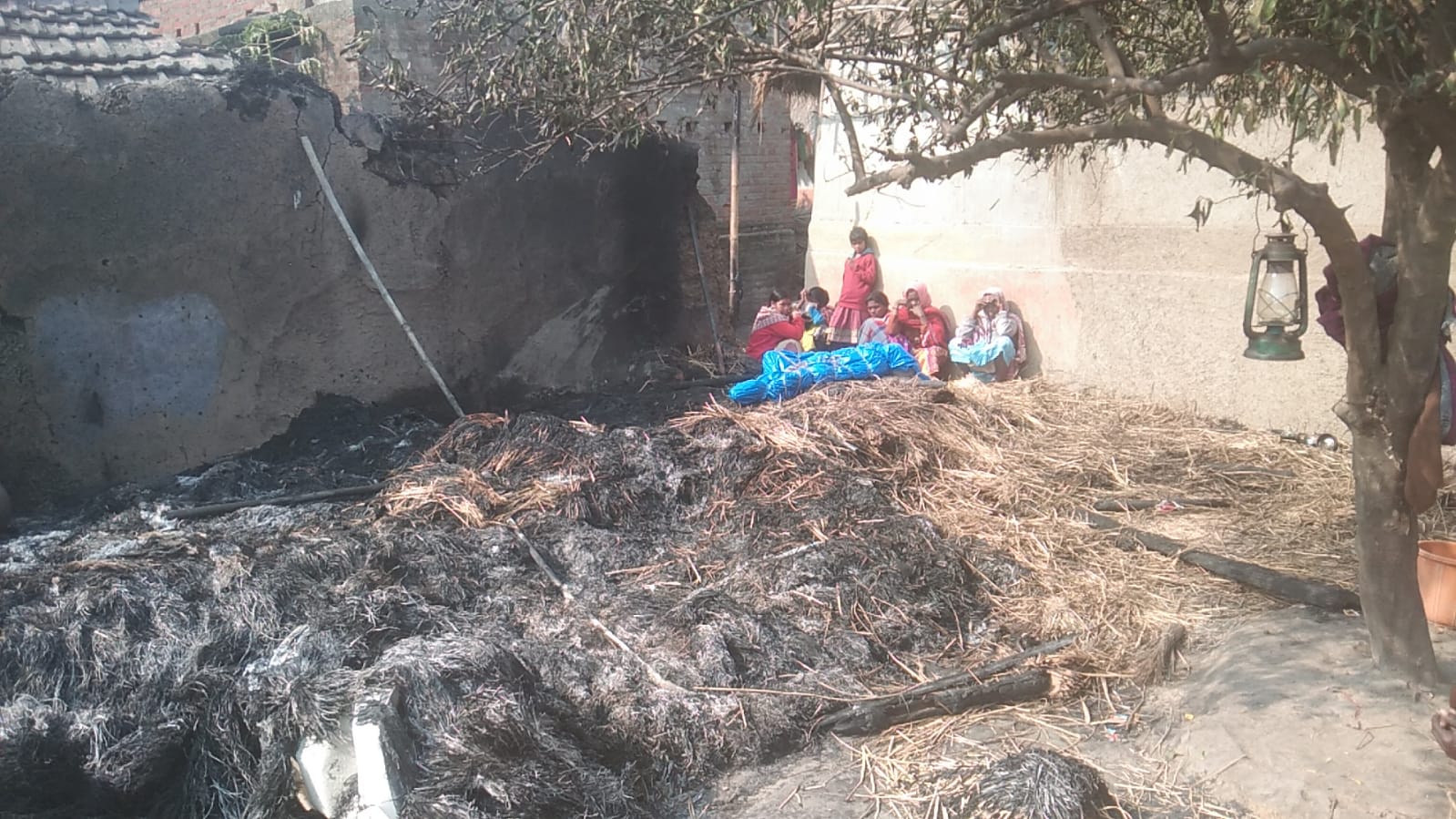 फूस के घर में डिबरी से लगी आग,  सोयी वृद्ध महिला की मौत