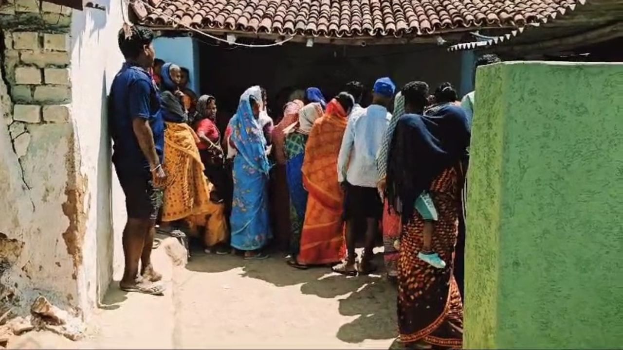 गुमला : जमीन विवाद में भतीजा ने चाचा-चाची की टांगी से काटकर कर दी हत्या, गांव में दहशत