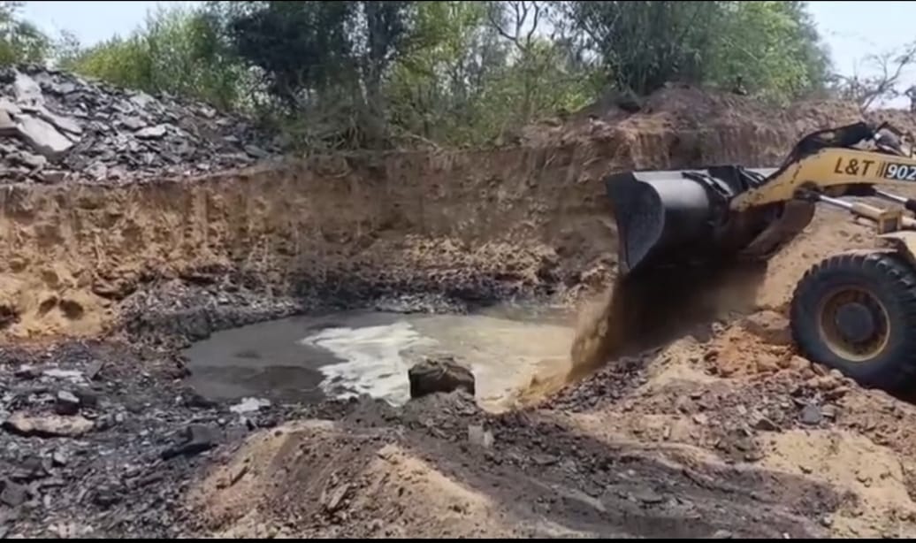 धनबाद में कोयला चोरों की अवैध माइंस : क्यों उठ रहे बीसीसीएल, सीआईएसएफ और पुलिस पर सवाल, पढ़िए इस रिपोर्ट में !