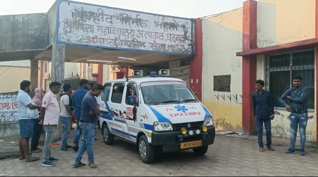 धनबाद: सड़क दुर्घटना में एक भाई की मौत, दो घायल, शादी समारोह से लौटने के दौरान हादसा