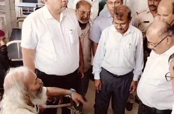 जमशेदपुर: MGM की घटना में तीन लोगों की मौत के बाद अस्पताल पहुंचे व्यवहार न्यायालय के प्रभारी, जाना घायलों का हाल, पढ़ें क्या कहा