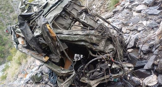 BREAKING: जम्मू-कश्मीर के रामबन में बड़ा हादसा, 700 फीट गहरी खाई में गिरा सेना का वाहन, तीन जवान शहीद