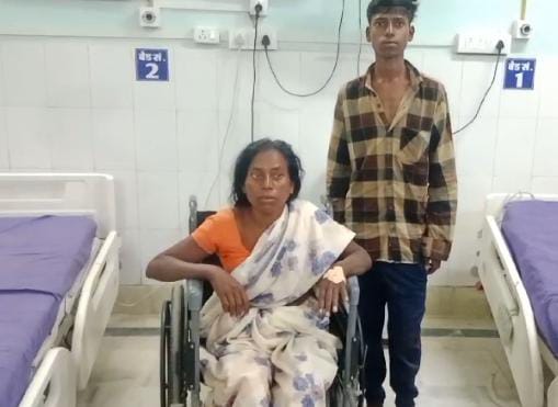 हाय रे अंधविश्वास ! घर में सो रही महिला को डायन बताकर गांव के लोगों ने घसीटकर पीटा, पढ़ें गुमला का खौंफनाक मामला