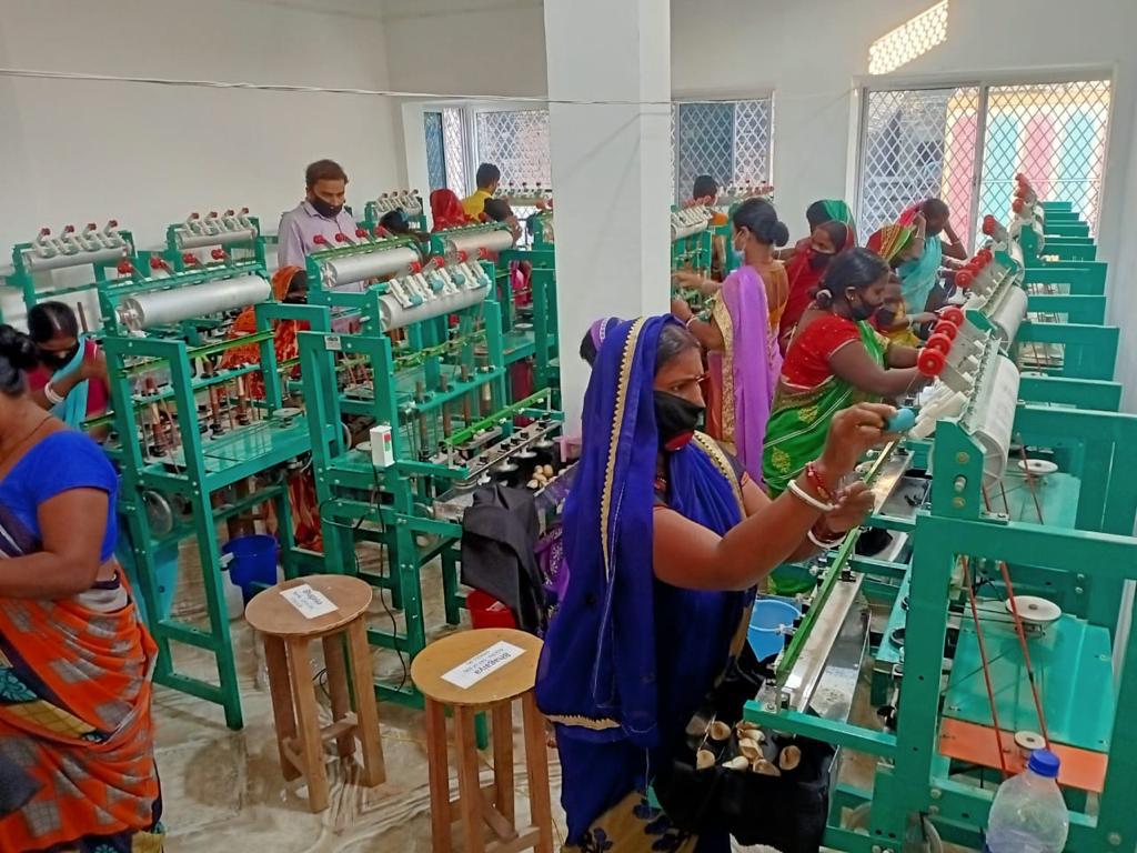 वैज्ञानिक तरीके से तसर की खेती कर अच्छी आमदनी कर रही है झारखंड की महिलायें , सखी मंडल के जरिए 18 हजार परिवार रेशम की खेती से जुड़े