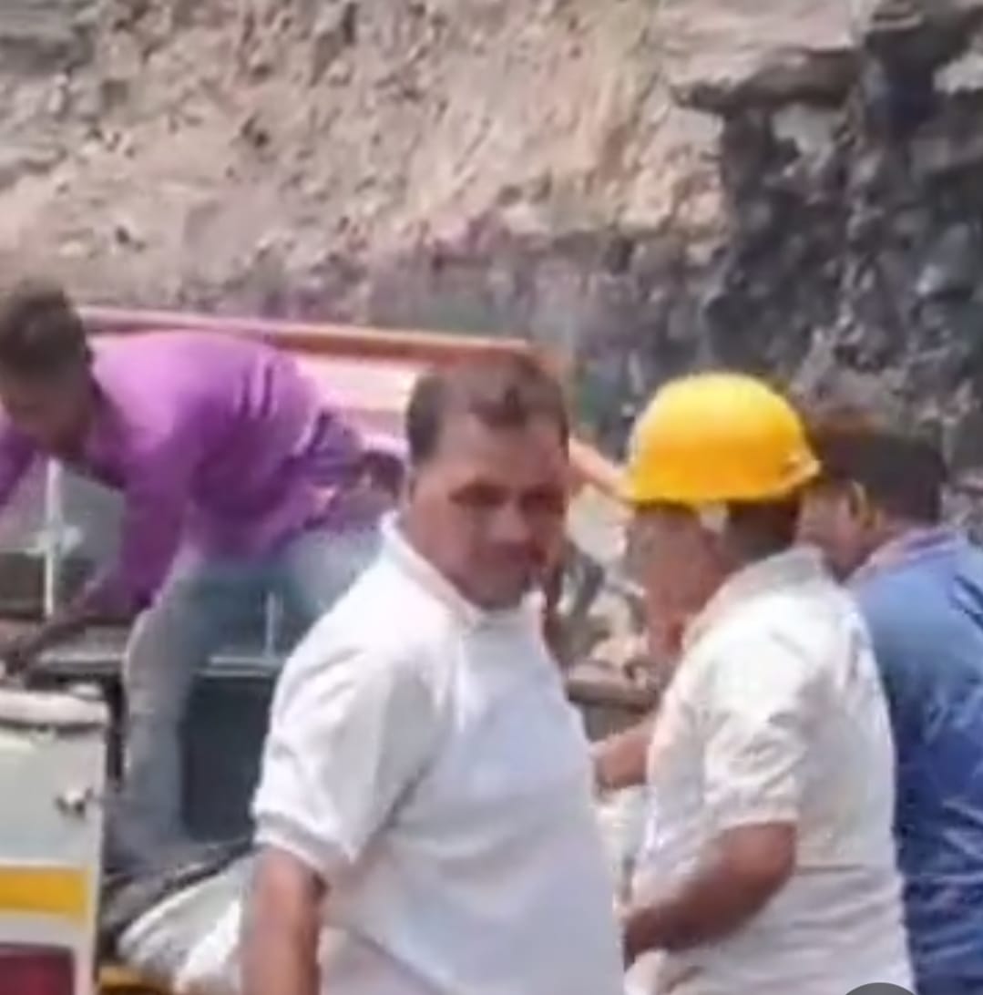 बीसीसीएल की बस्ताकोला साइड फेस के पत्थरों में फंसी लाश किसकी, जांच में जुटी पुलिस