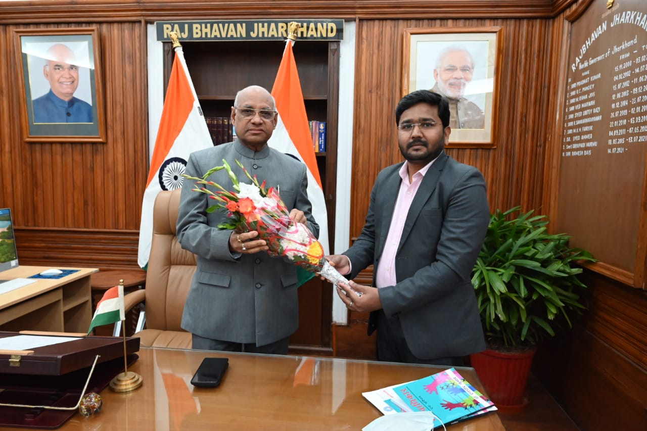 माध्यमिक शिक्षा में मानवधिकार विषय को सम्मिलित करने को लेकर एन एच आर सी सी बी के राष्ट्रीय अध्यक्ष डॉ रणधीर ने राज्यपाल को सौंपा ज्ञापन