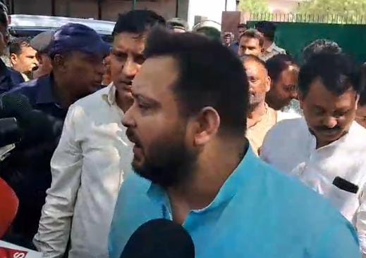 तेजस्वी यादव ने मीडिया के आगे जोड़ा हाथ, कहा सरकार और भारतीय सेना की योजनाओं को न दिखाये मीडिया, समर्थन में कही ये बात