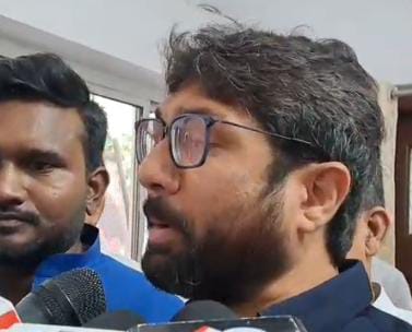 भारत और पाक के बीच घोषित शांति समझौते पर राजनीति गर्म, कांग्रेस नेता जिग्नेश मेवाणी का PM पर हमला, कहा 56 इंच का सीना अब क्यों है मौन?