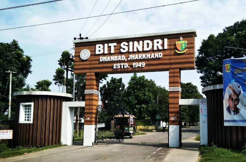 धनबाद का बीआईटी : छात्रों के दो गुट आमने-सामने हुए तो देर रात को रणक्षेत्र बन गया था परिसर, फिर आगे क्या हुआ, पढ़िए !