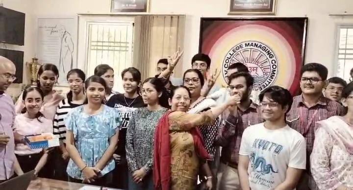 शाबाश! सीबीएसई 12वीं की परीक्षा में जमशेदपुर की बेटी का जलवा,98.2 प्रतिशत अंक लाकर बनी सिटी टॉपर