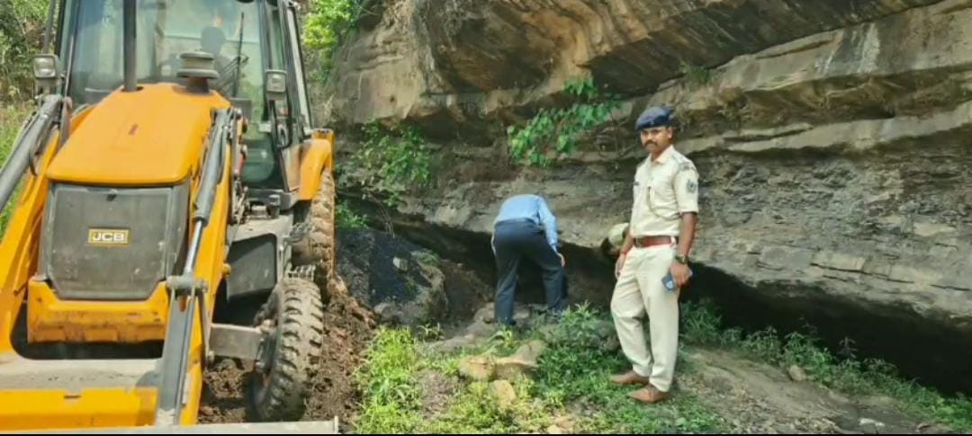 बोकारो: अवैध कोयला उत्खनन के खिलाफ प्रशासन का चला बुलडोजर, माफियाओं में हड़कंप 