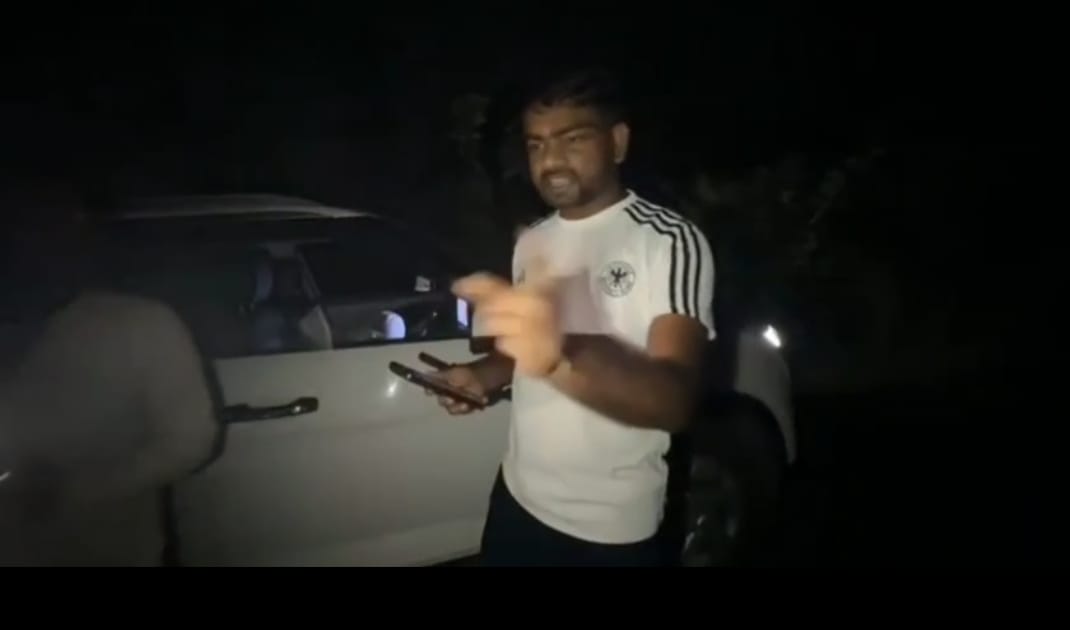 नावाडीह हत्याकांड : पिता के सामने सोखागिरी करने वाले बेटे को क्यों और किसने मारी गोली, पुलिस कर रही जांच !