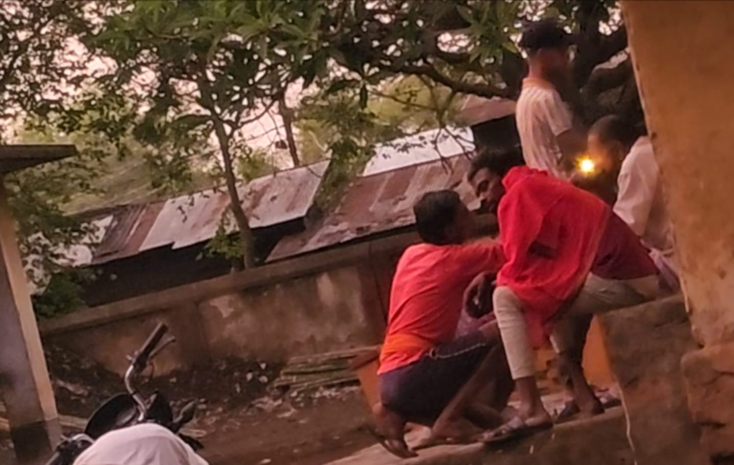 पाकुड़: हिरणपुर बना नशे का गढ़, दामिन डाकबंग्ला परिसर में दिन-रात जल रहा ‘नशे का चूल्हा’