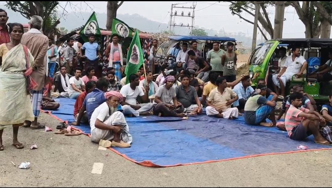 साहिबगंज के तालझारी में बीडीओ की कार्रवाई से मचा बवाल,आहत ठीकेदारों ने किया सड़क जाम, मामले की जांच में जुटी पुलिस