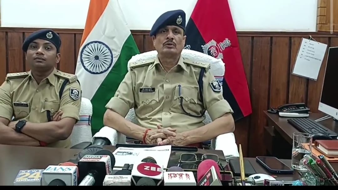 पिकअप में भूसे के बीच छिपाकर लाई जा रही 25 लाख की अवैध शराब जब्त, दो गिरफ्तार