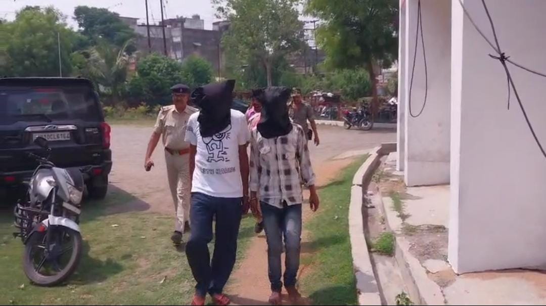 बरौनी हल्दिया पाइप लाइन से क्रूड ऑयल की चोरी करने वाला दो गिरफ्तार, देवघर पुलिस ने बाइक नगद और औजार किया बरामद