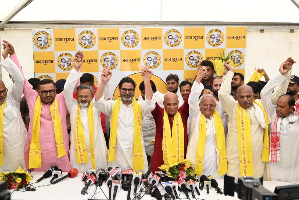 Bihar News:आरसीपी सिंह ने थामा जनसुराज का हाथ,अपनी पार्टी आशा को किया विलय,  प्रशांत किशोर  के साथ  अब  करेंगे सियासत