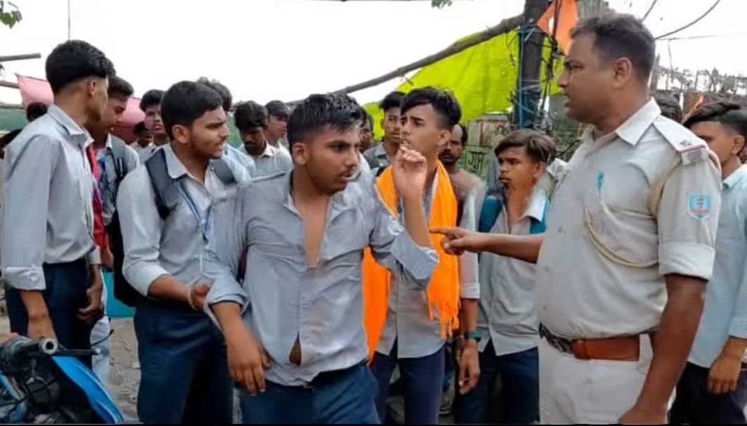 युद्ध का मैदान बना जमशेदपुर का यह कॉलेज,छात्रों के बीच जमकर हुई मारपीट, पढें वजह