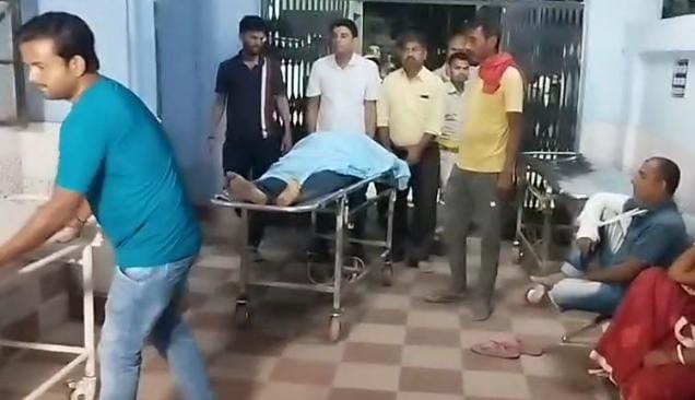 गल्ला दुकान में बैठा था दुकानदार, तभी अपराधियों ने बरसा दी ताबड़तोड़ गोलियां, मौके पर मौत, देखें फायरिंग का लाइव वीडियो