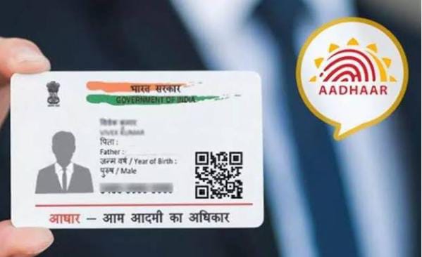 आपके आधार कार्ड में गलत चढ़ गया है नाम, तो घबराने की नहीं है बात, यहां पढ़ें सुधरवाने का पूरा प्रोसेस
