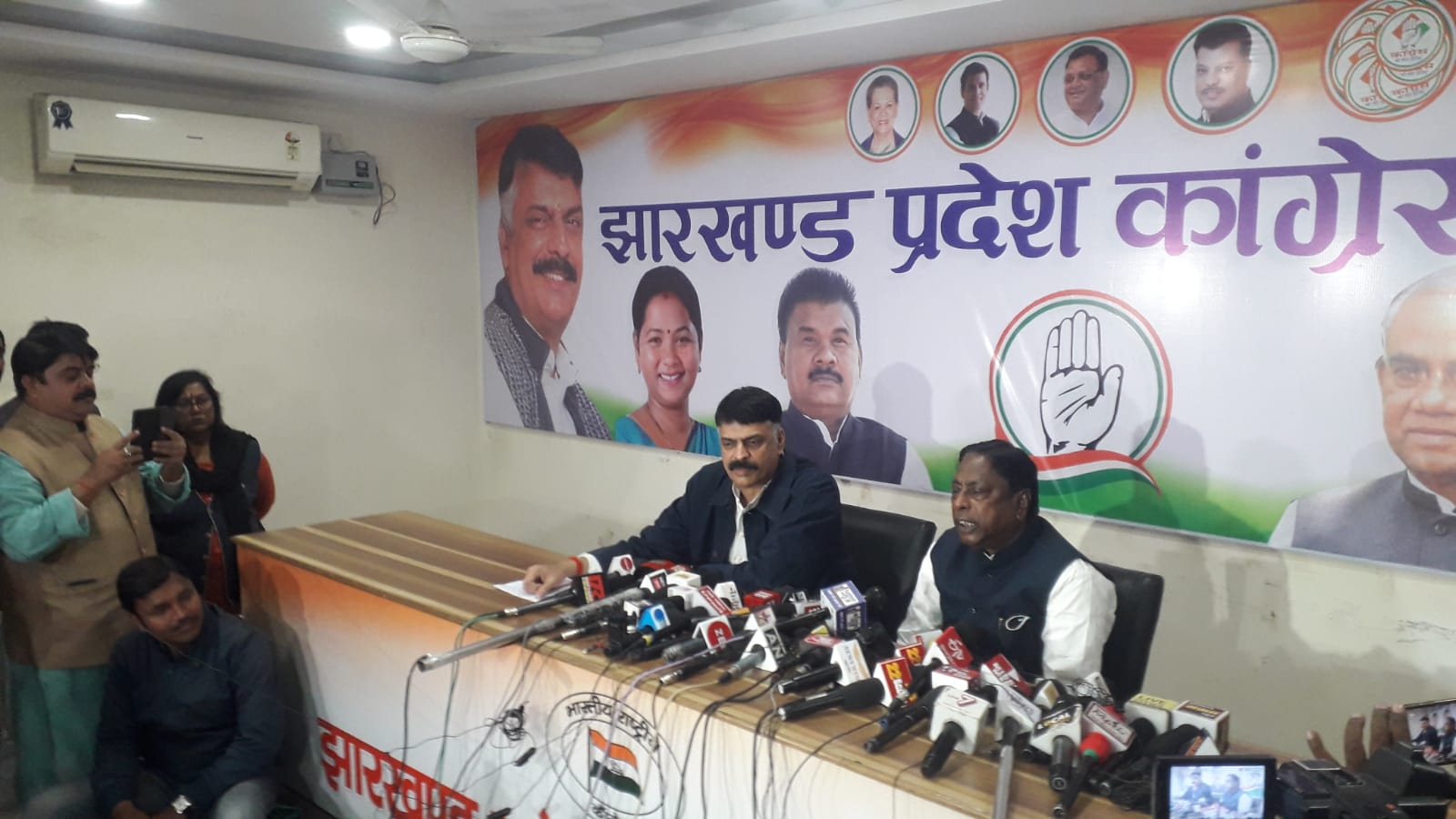 कांग्रेस कार्यालय में हर शनिवार को लगेगा मंत्री का जनता दरबार, पंचायत चुनाव के लिए तैयार है सरकार    