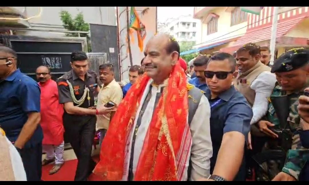 संजय सेठ के आवास पर जुटे बड़े नेता, ओम बिरला और राज्यपाल गंगवार ने रक्षा राज्य मंत्री के आवास पर की मुलाकात