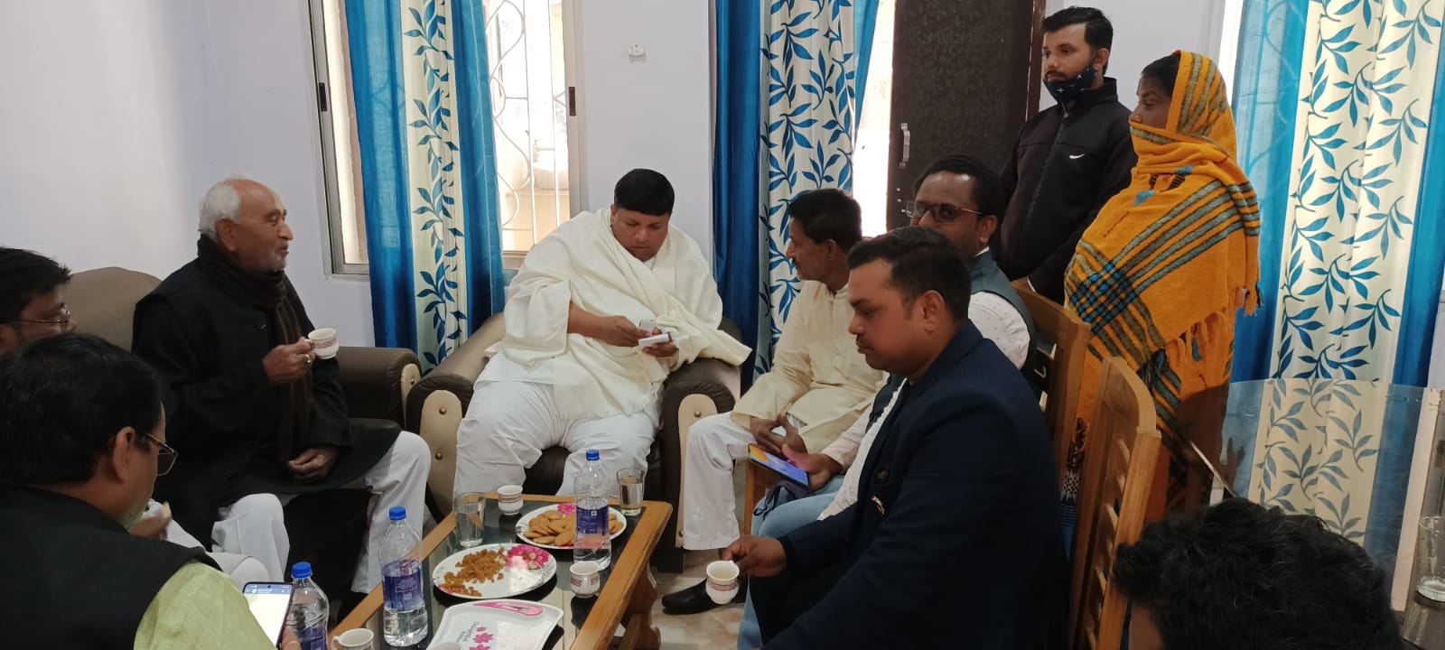  कृषि और भूमि समस्याओं को लेकर ग्रामीणों ने कृषि मंत्री को सौंपा ज्ञापन