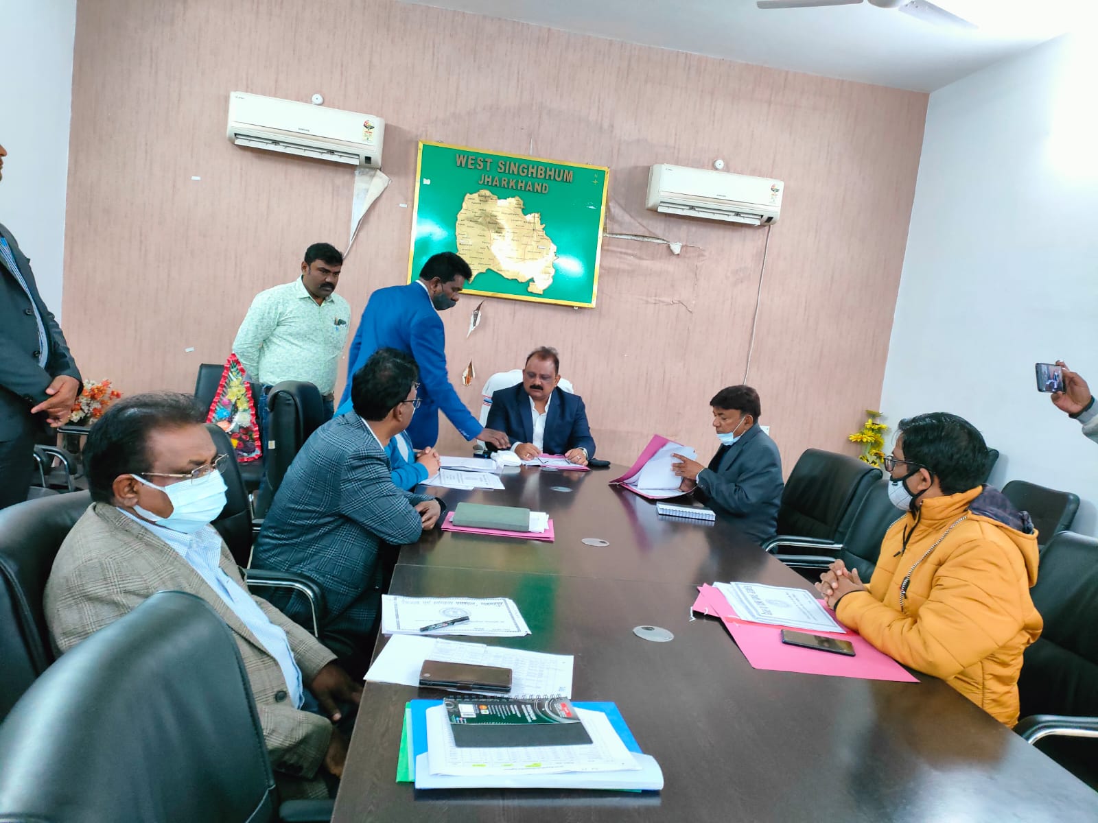 पीएचईडी मंत्री ने समीक्षा बैठक में धीमी कार्य पर जताई नाराजगी,  कहा- 15 मई तक शहरी जलापूर्ति योजना पूरी नहीं हुई तो करेंगे विभागीय कार्रवाई