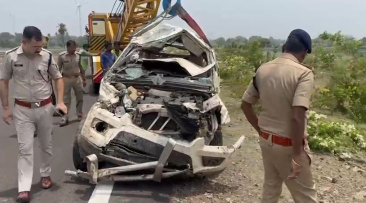 Breaking: MP में एक्सप्रेस वे पर पलटी बिहार STF की गाड़ी, एक सब इंस्पेक्टर सहित दो की मौत, चार घायल
