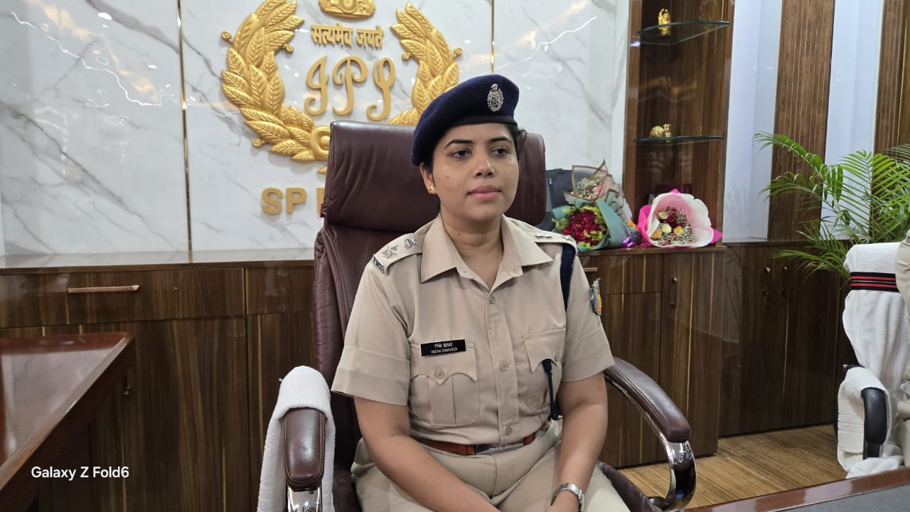 पाकुड़ की कमान अब महिला शक्ति के हाथ, निधि द्विवेदी ने संभाली एसपी की जिम्मेदारी, कहा जनता को चाहिए भरोसा, वो मिलेगा
