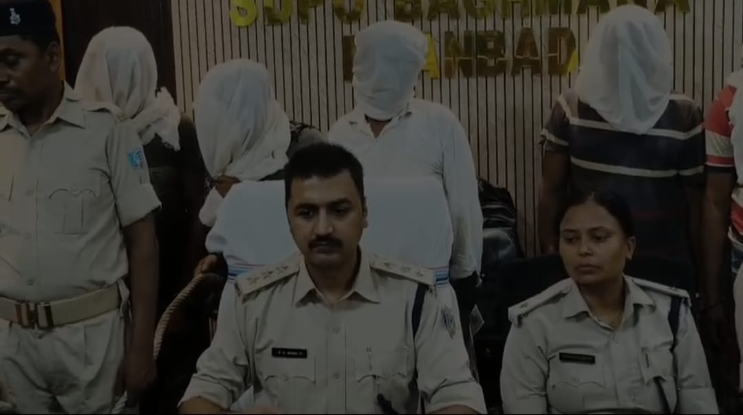 Crime News: धनबाद में पकड़ाई अवैध गन फैक्ट्री संचालक तीन प्रदेशों में फैला रखा था जाल, बिहार के मुंगेर से आते थे एक्सपर्ट