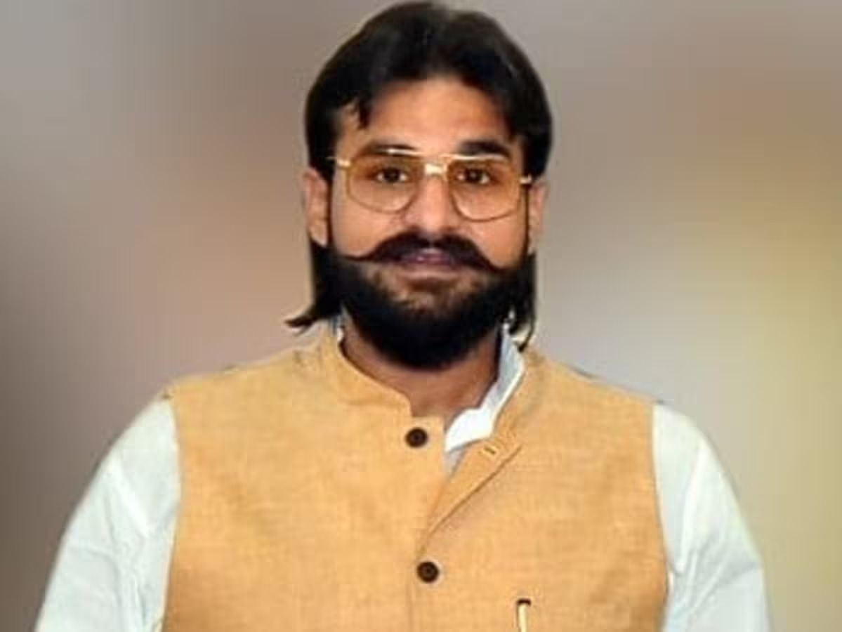 उत्तर प्रदेश के बाहुबली रहे मुख्तार अंसारी के बेटे अब्बास अंसारी की विधानसभा सदस्यता क्यों खत्म हुई, आगे क्या होगा, पढ़िए !