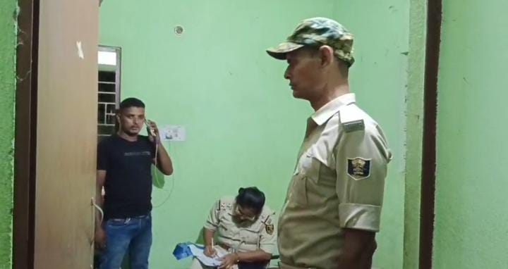 पिछले कई दिनों से कमरे में सड़ रही थी महिला सिपाही की लाश, किसी को नहीं थी भनक, पता चलते ही मचा हड़कंप