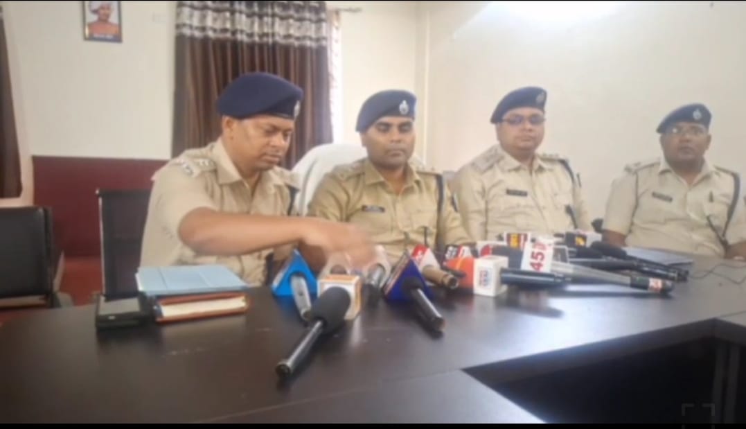 Crime & Criminals : धनबाद पुलिस के अभेद्य किले को भेद नहीं पाए बिहार-बंगाल -झारखंड के अपराधी, चार करोड़ के डाका के पहले ऐसे धरे गए ! 