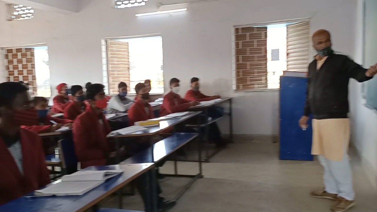 22 माह के इंतजार के बाद स्कूल खुलते ही छात्रों के चेहरे पर खिली मुस्कान