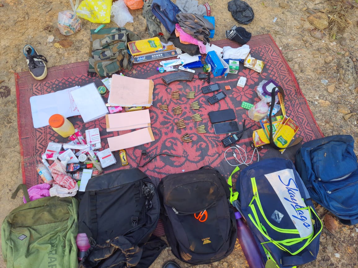 पुलिस को चकमा देकर फिर भागने में सफल रहा PLFI सुप्रीमो दिनेश गोप, मुठभेड़ स्थल से भारी मात्रा में समान बरामद