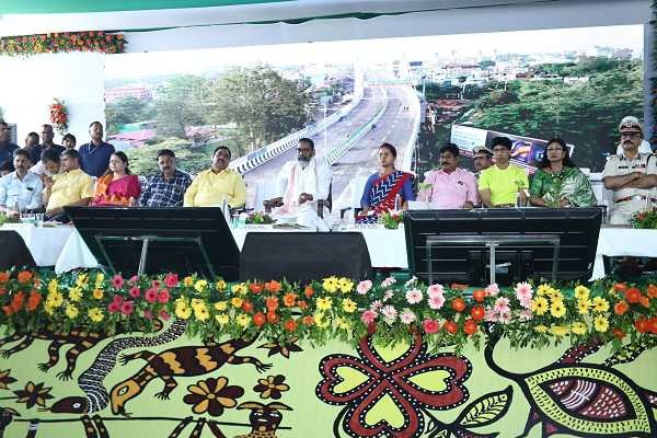 Jharkhand Politics: सीएम हेमंत सोरेन की जाल में उलझी पूर्व मंत्री गीताश्री उरांव अब क्या करेंगी, पढ़िए क्यों उठ रहे सवाल !