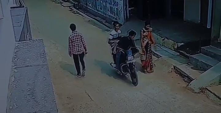 जमशेदपुर में छिनतई गिरोह का खौफ, 31 घंटे में तीन महिलाओं को बनाया निशाना, पर्स और चेन छीनकर भागे झपट्टेमार