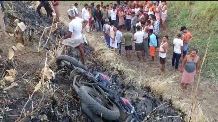 BREAKING: पटना में फिर डबल मर्डर से सनसनी, बाइक सवार दो युवकों को अपराधियों ने मारी गोली, सड़क किनारे लाश देख सहमे लोग