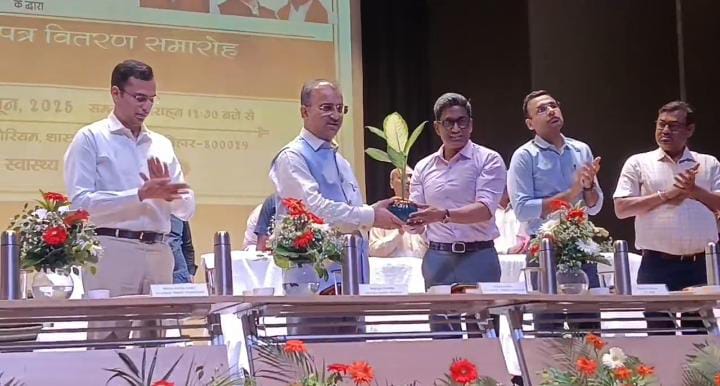 बिहार विधानसभा चुनाव से पहले नीतीश कुमार का मास्टर स्ट्रोक! चिकित्सा पदाधिकारियों को बांटा नियुक्ति पत्र