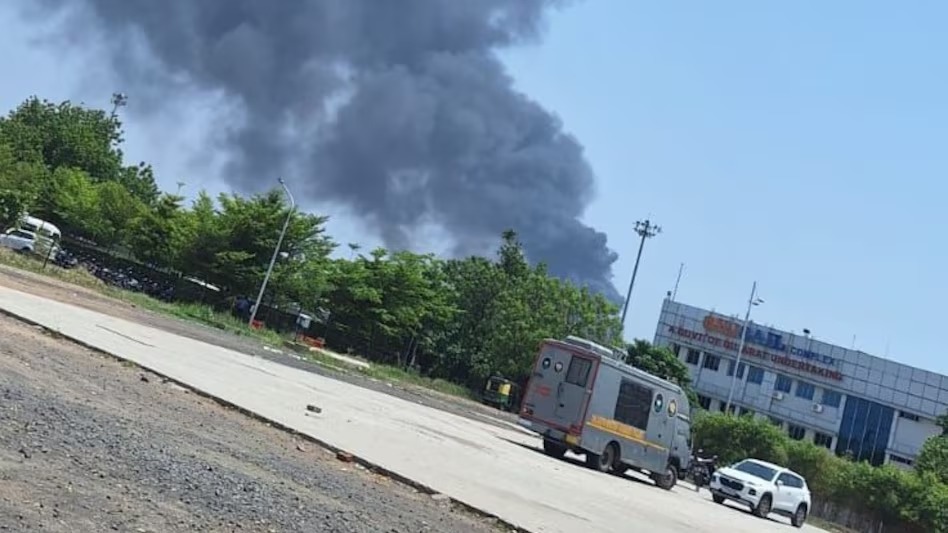 BIG BREAKING : अहमदाबाद से लंदन जा रही एयर इंडिया का विमान हुआ क्रैश, 200 से ज्यादा पैसेंजर थे सवार