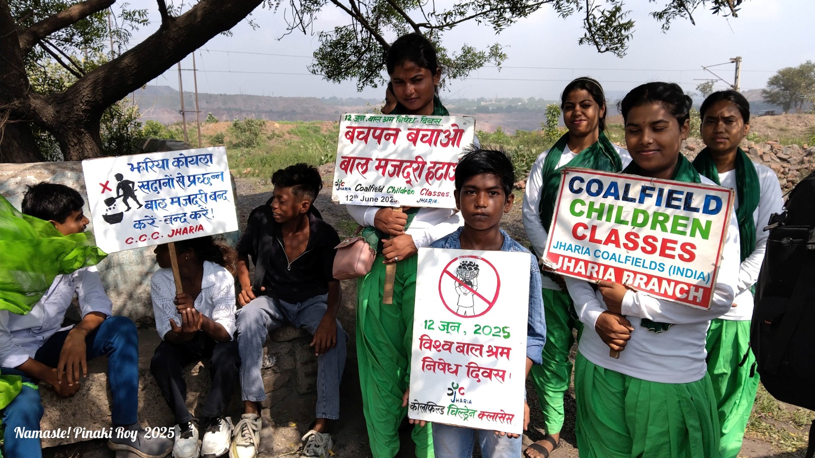 विश्व बाल श्रम विरोधी दिवस पर सरकार-बीसीसीएल से सवाल : कोयला चुनने वाले इन बच्चों की जिंदगी क्या कभी सुधरेगी!