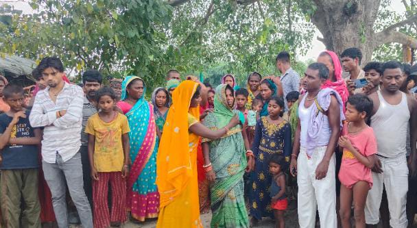 ऐसी भी क्या नाराज़गी? पत्नी ने साथ जाने से किया इंकार तो पति ने बीच सड़क कर दिया ये ख़ौफनाक कांड, देखते रह गए लोग