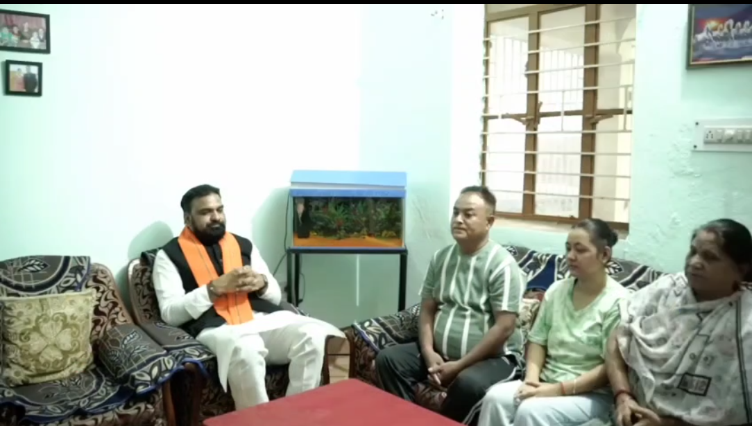 मनीषा थापा के परिवार से मिले उपमुख्यमंत्री सम्राट चौधरी, दी सांत्वना और सहायता का भरोसा