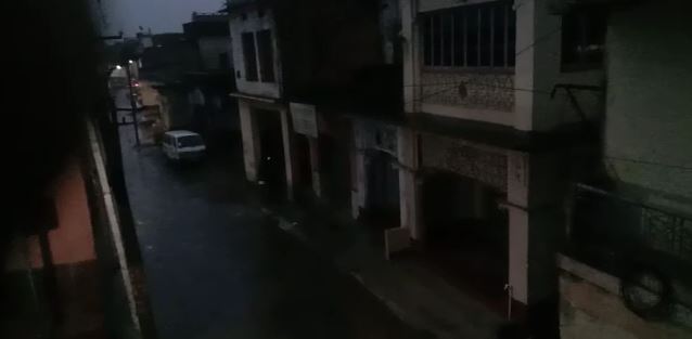 मौसम के बदले मिजाज से ठंड बढ़ी, बारिश से किसानों को नुकसान