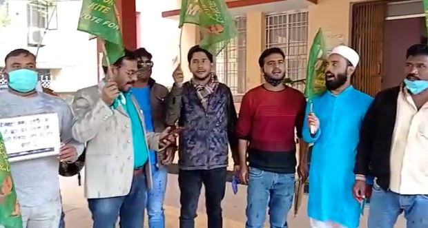 ओवैसी पर जानलेवा हमला के विरोध में प्रदर्शन,सीबीआई जांच की मांग