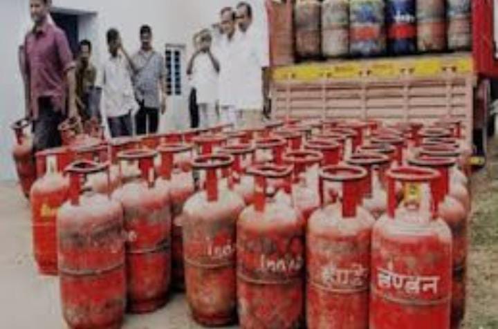 सिलेंडर ब्लास्ट होने पर मिलता है 40 लाख तक का क्लेम, पढ़ें इसके नियम और शर्ते