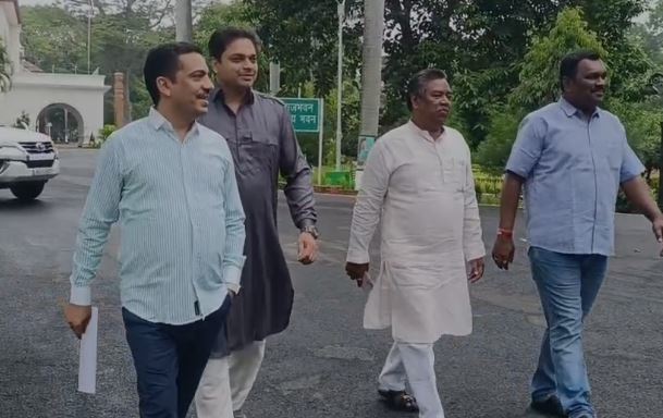 गलती या अधिकारियों की साजिश!कौन खड़ा कर रहा भाषा विवाद,अब राजभवन पहुंचा मामला   